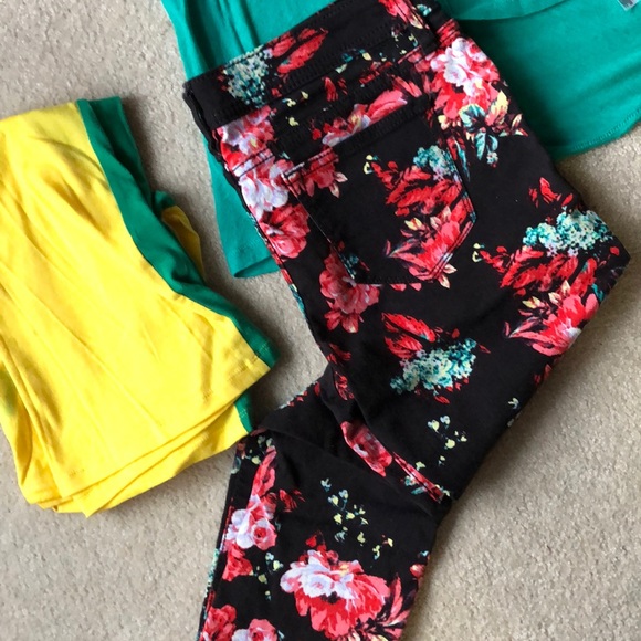 Floral skinny ankle pants/jeans, stretchy material - Picture 3 of 11